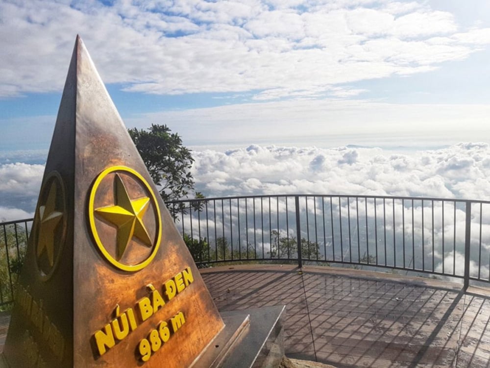 Cột mốc Núi Bà Đen